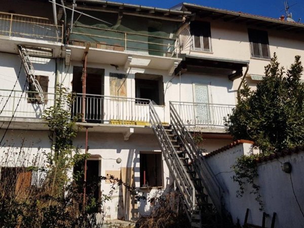 appartamento in vendita ad Agrate Conturbia in zona Agrate