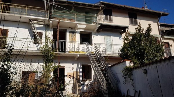appartamento in vendita ad Agrate Conturbia in zona Agrate