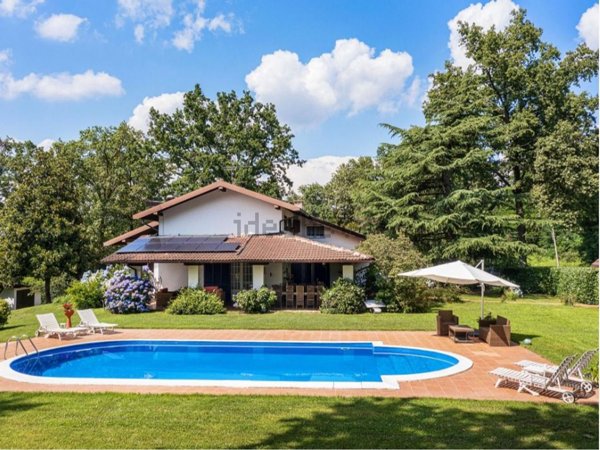 casa indipendente in vendita ad Agrate Conturbia