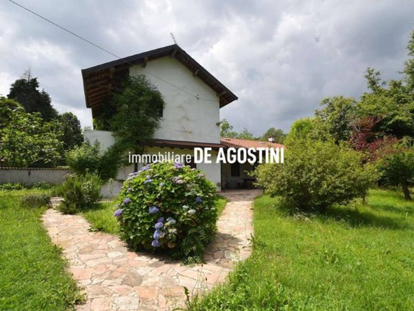 casa indipendente in vendita ad Agrate Conturbia in zona Conturbia