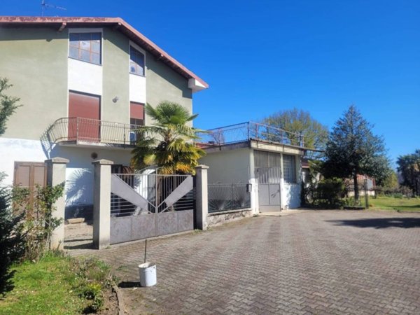 casa indipendente in vendita ad Agrate Conturbia
