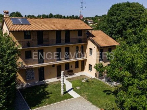 casa indipendente in vendita ad Agrate Conturbia in zona Agrate