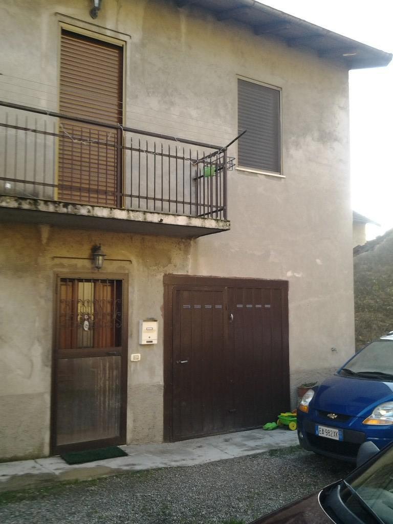 casa indipendente in vendita ad Agrate Conturbia in zona Conturbia