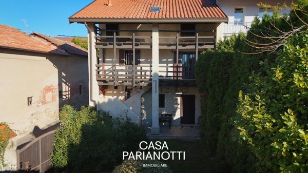 casa indipendente in vendita ad Agrate Conturbia in zona Agrate