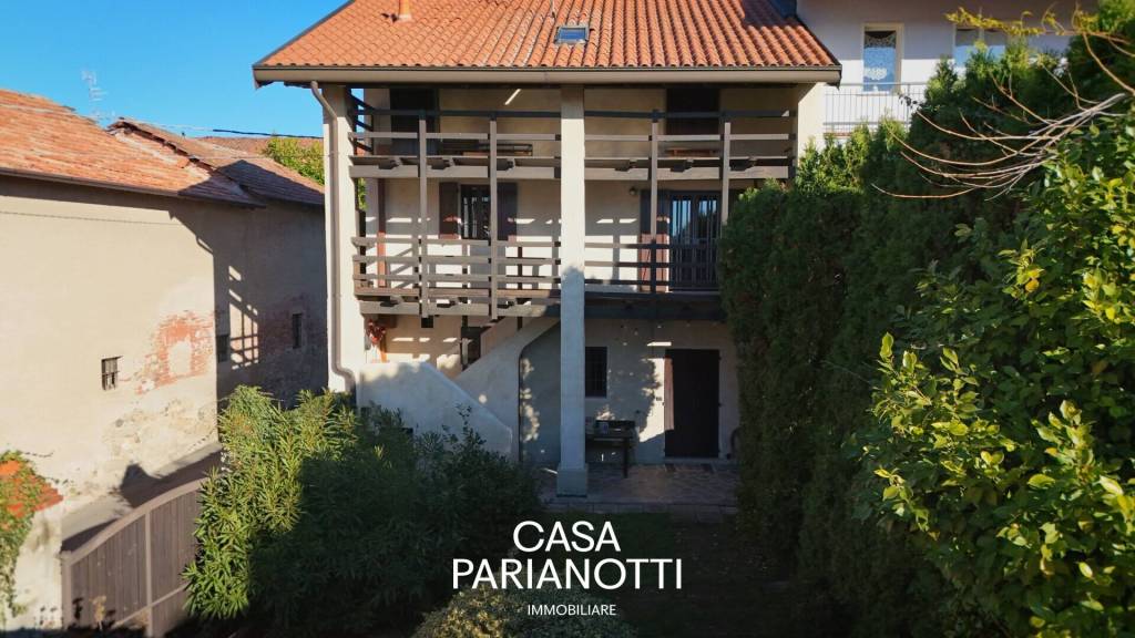 casa indipendente in vendita ad Agrate Conturbia