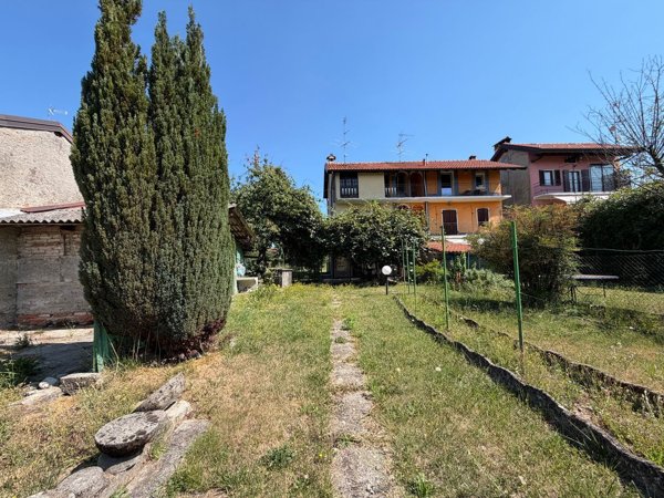 casa indipendente in vendita ad Agrate Conturbia