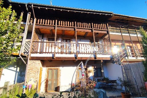 casa indipendente in vendita ad Agrate Conturbia in zona Conturbia