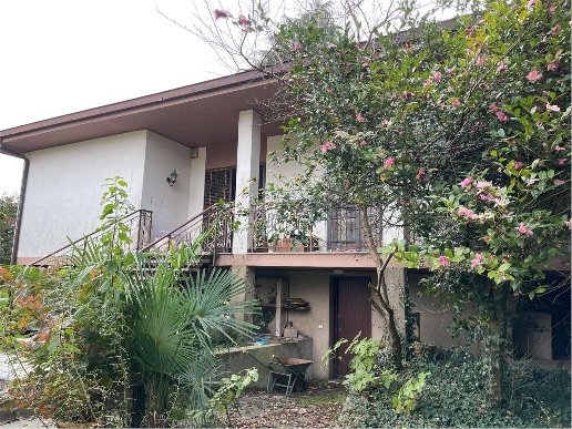 casa indipendente in vendita ad Agrate Conturbia in zona Conturbia