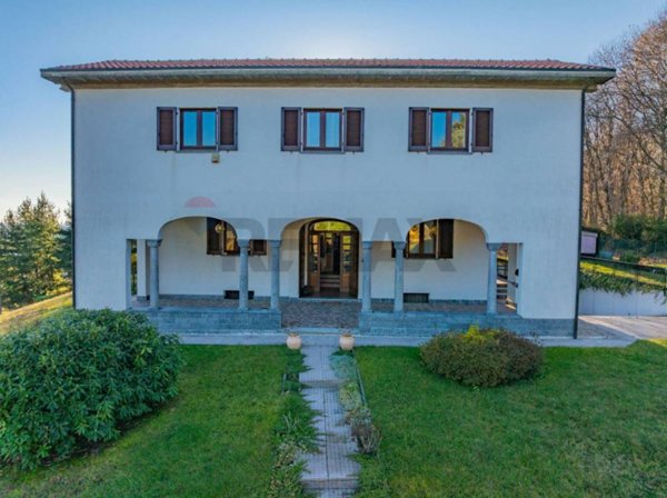 casa indipendente in vendita ad Agrate Conturbia