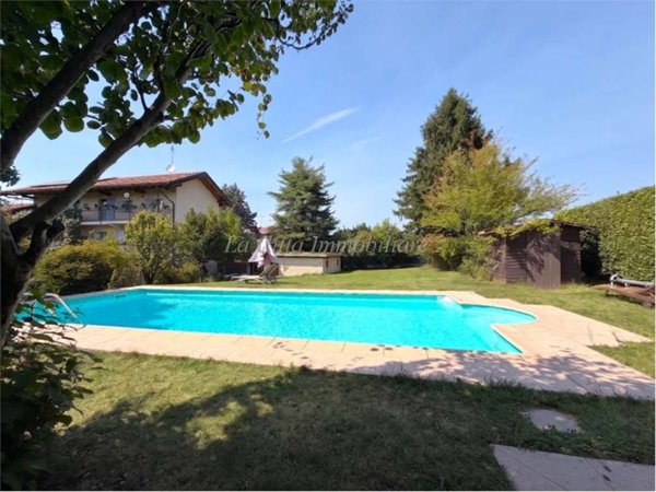 casa indipendente in vendita ad Agrate Conturbia in zona Agrate
