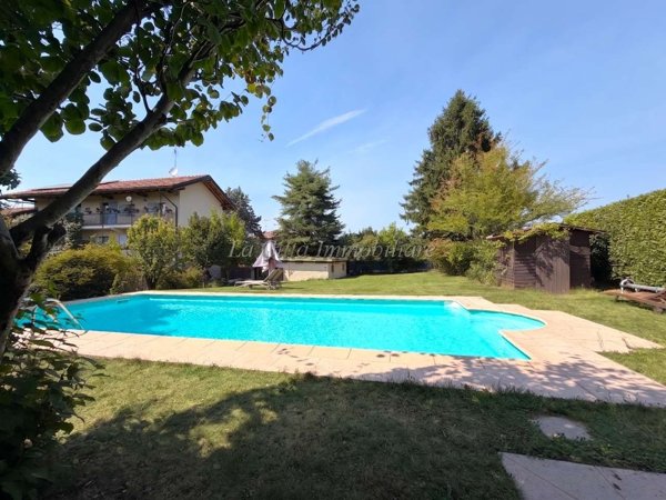 casa indipendente in vendita ad Agrate Conturbia in zona Agrate