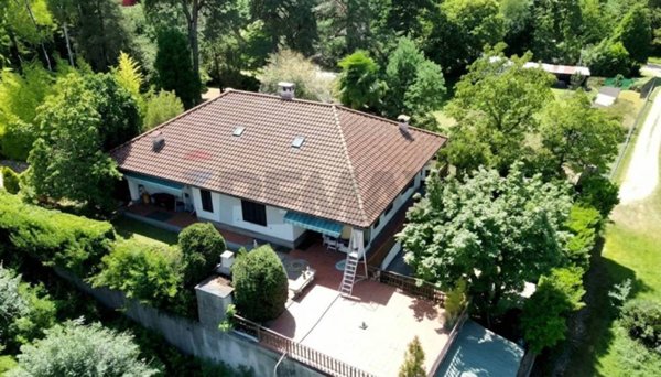 casa indipendente in vendita ad Agrate Conturbia in zona Conturbia