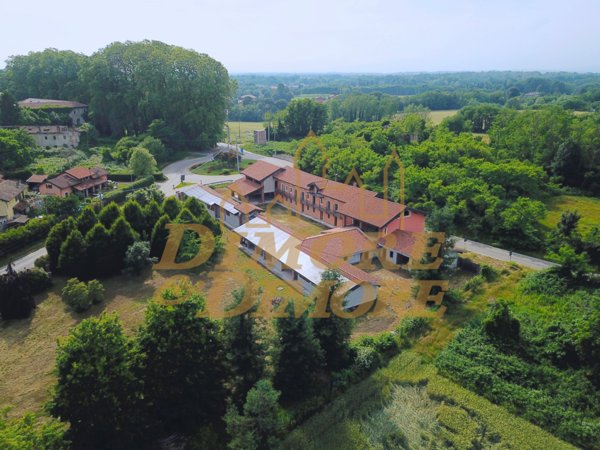 casa indipendente in vendita ad Agrate Conturbia in zona Conturbia
