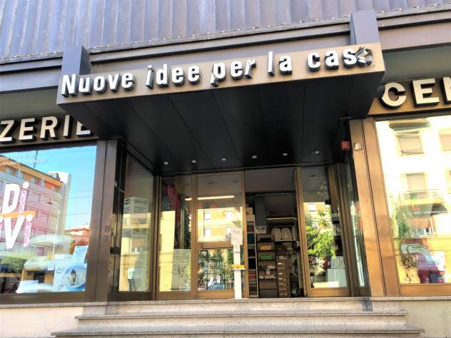 locale commerciale in vendita a Firenze in zona Careggi
