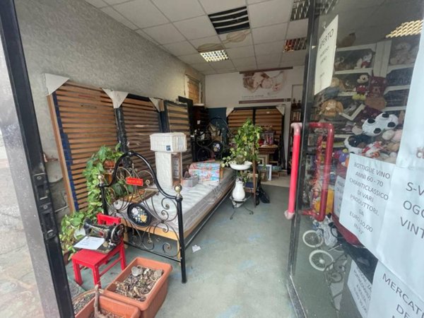 negozio in vendita a Firenze in zona Serpiolle