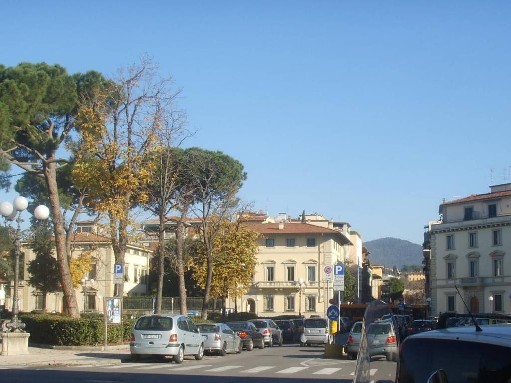 intera palazzina in vendita a Firenze in zona Campo di Marte