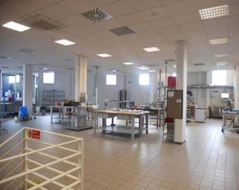 negozio in vendita a Firenze in zona Legnaia