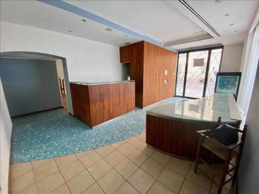 locale commerciale in vendita a Firenze