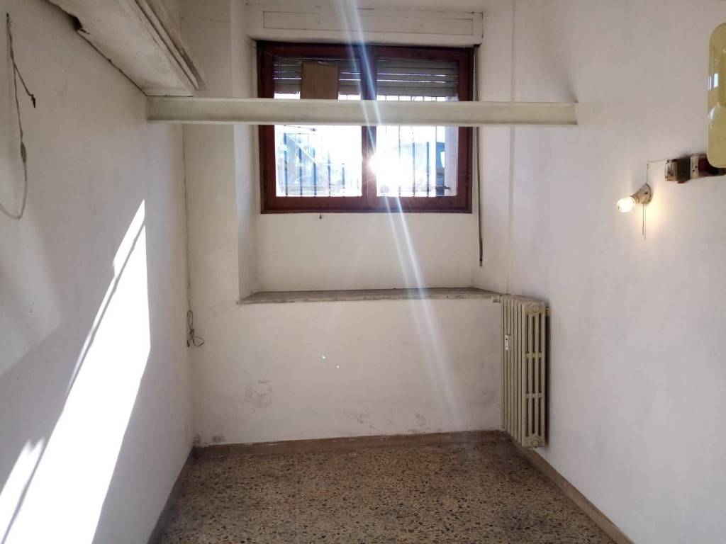 locale commerciale in vendita a Firenze in zona Coverciano