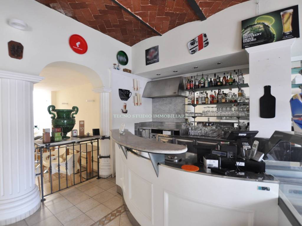 negozio in vendita a Firenze in zona Galluzzo