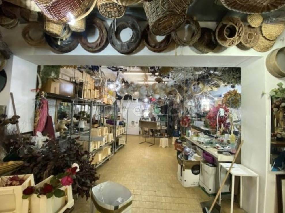 negozio in vendita a Firenze in zona Novoli
