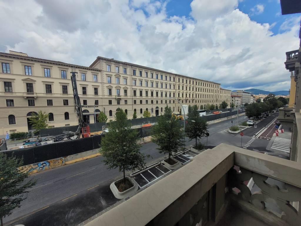 intera palazzina in vendita a Firenze in zona Campo di Marte