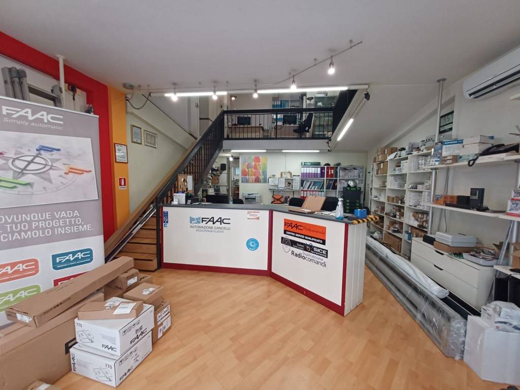negozio in vendita a Firenze in zona Statuto