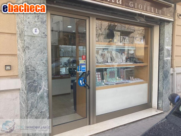 locale commerciale in vendita a Firenze in zona Centro Storico