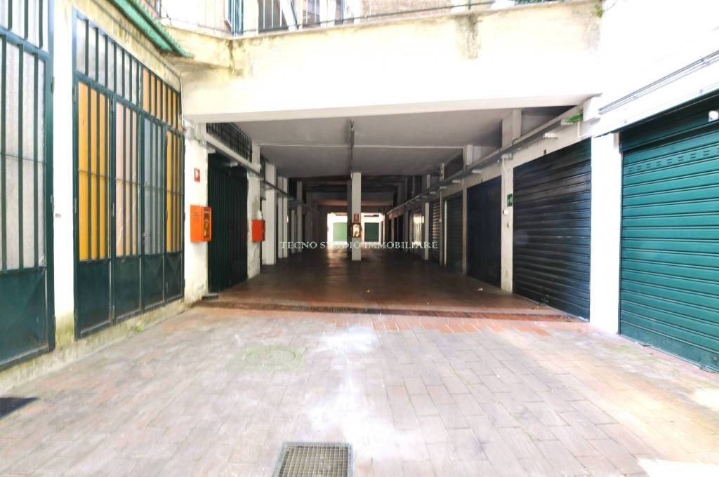 locale commerciale in vendita a Firenze in zona Coverciano