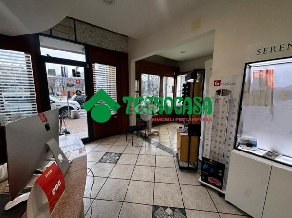 negozio in vendita a Firenze in zona Novoli