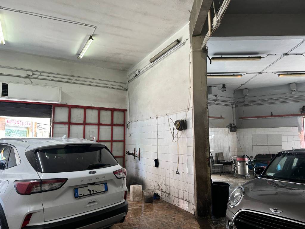 negozio in vendita a Firenze in zona Novoli