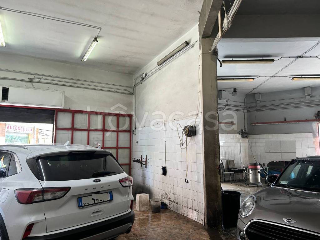 negozio in vendita a Firenze in zona Novoli