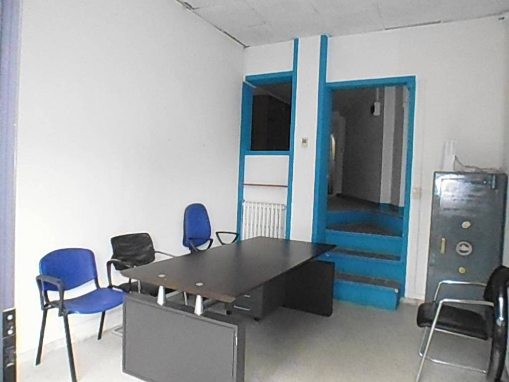 negozio in vendita a Firenze in zona Campo di Marte