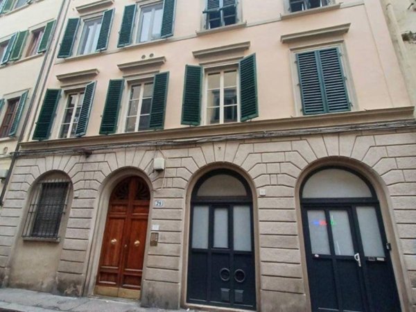 locale commerciale in vendita a Firenze in zona Porta Romana
