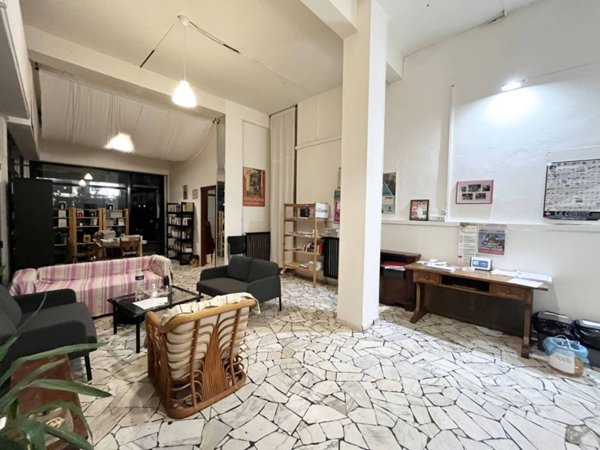negozio in vendita a Firenze in zona Novoli