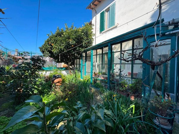 casa indipendente in vendita a Firenze in zona Isolotto