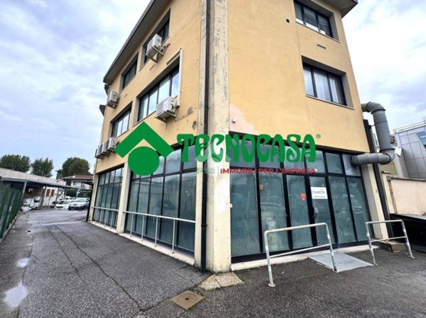 negozio in vendita a Firenze in zona Peretola