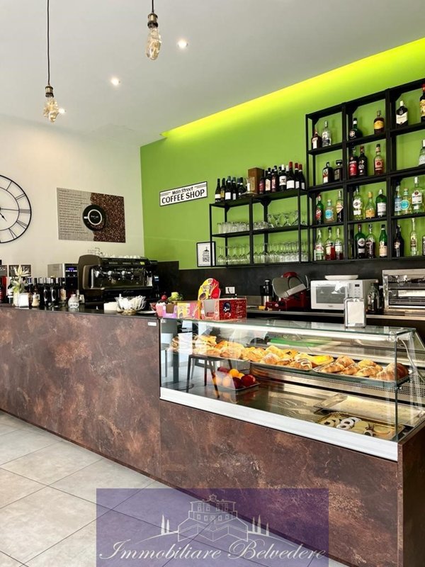 locale commerciale in vendita a Firenze in zona Soffiano