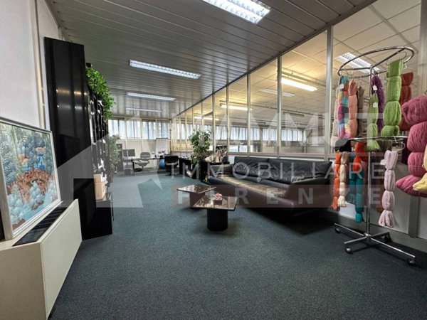 locale commerciale in vendita a Firenze in zona Peretola