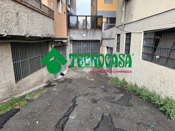 locale commerciale in vendita a Firenze in zona Novoli