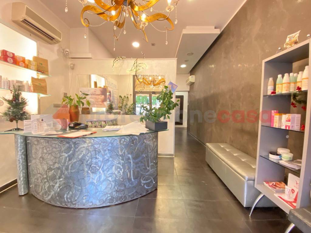 negozio in vendita a Firenze in zona Serpiolle