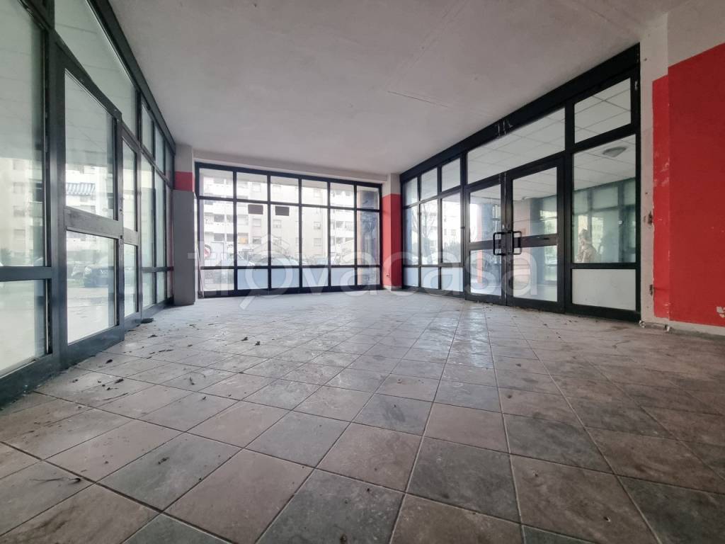 negozio in vendita a Firenze in zona Brozzi