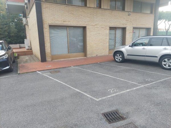negozio in vendita a Firenze in zona Isolotto