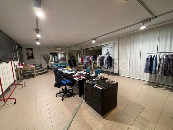 locale commerciale in vendita a Firenze in zona Cintoia