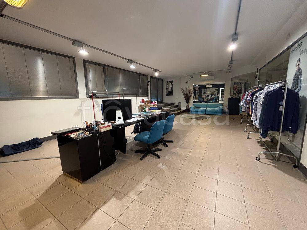 locale commerciale in vendita a Firenze in zona Cintoia