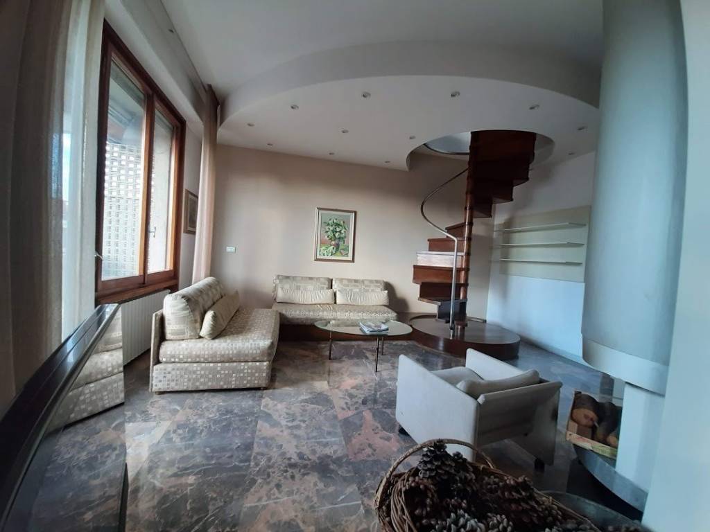 appartamento in vendita a Firenze in zona Campo di Marte