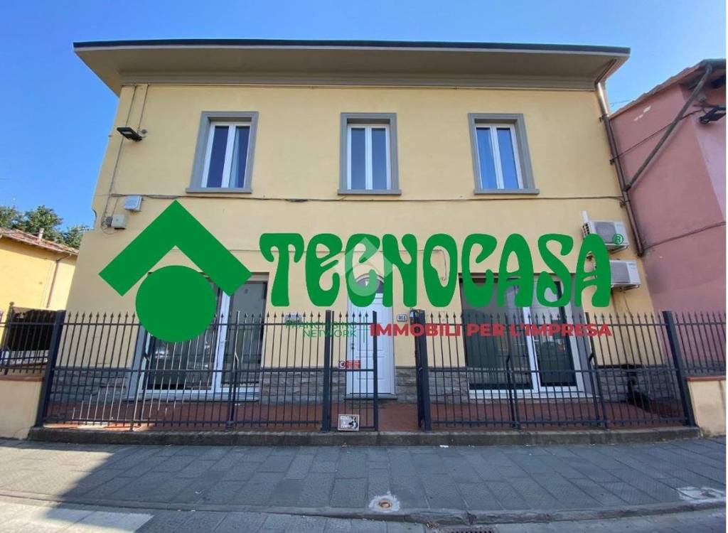 locale commerciale in vendita a Firenze in zona Brozzi