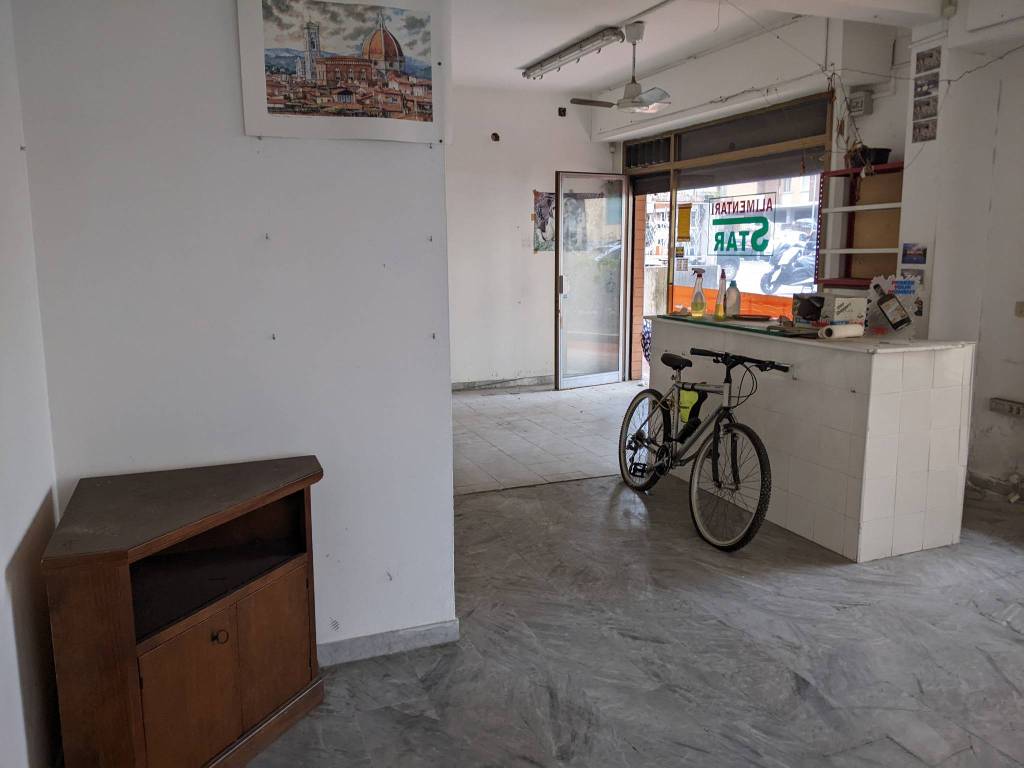 negozio in vendita a Firenze in zona Novoli
