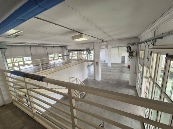 ufficio in vendita a Firenze in zona Isolotto
