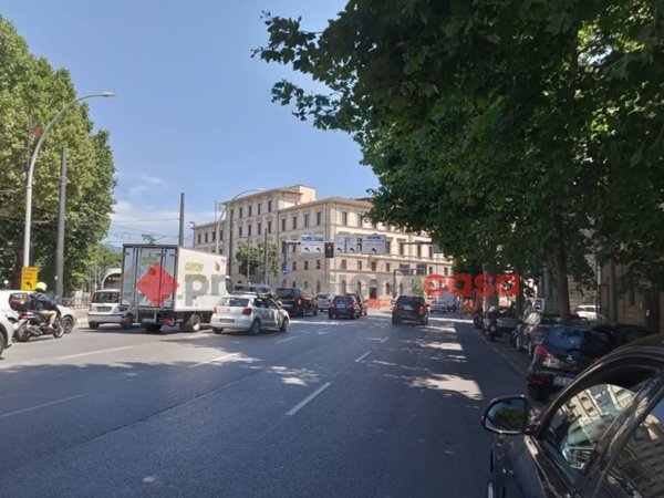 negozio in vendita a Firenze in zona Campo di Marte